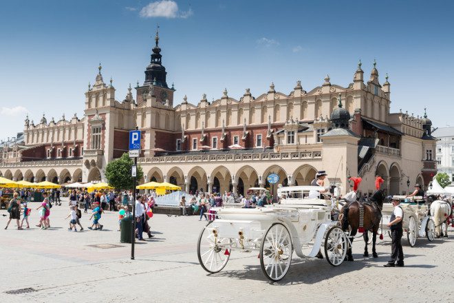 Krakow na Polônia e uma das praças mais famosas da Europa. © Simon Thomas | Dreamstime.com