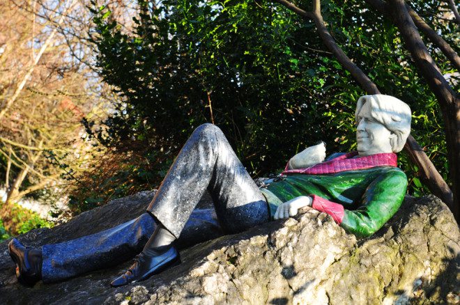 Oscar Wilde, figura cativa no Merrion Park em Dublin. © Lucian Milasan | Dreamstime.com