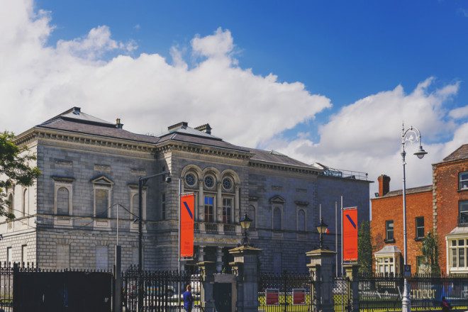 National Gallery of Ireland esta localizado no centro de Dublin© Faithiecannoise | Dreamstime.com