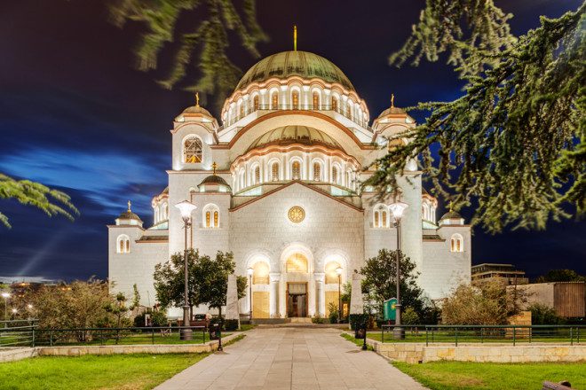 A catedral Saint Sava dos balcãs, é um monumento cheio de história.© Vladimirnenezic | Dreamstime.com