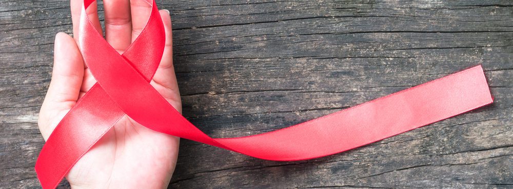 Como a Irlanda se comporta em relação a portadores do HIV?