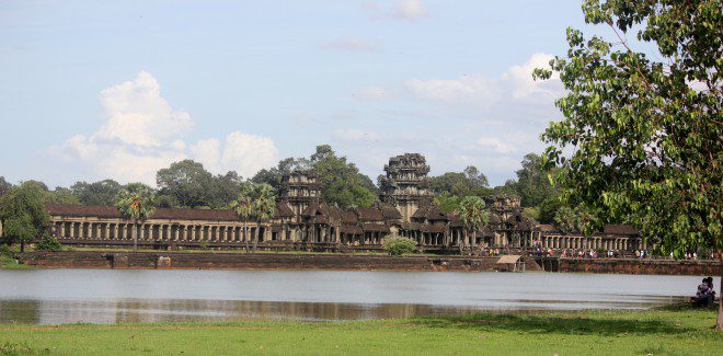 Foto 2. Angkor Wat, é só após a fachada principal quando se pode contemplar a magnitude da jóia dos Khmers. Crédito. Ávany França