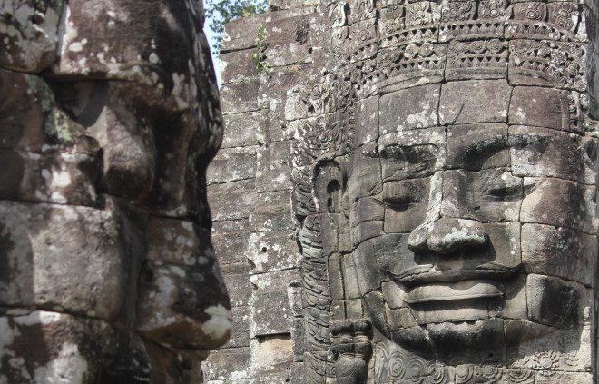 Foto 4. Bodhisattva Avilokiteshvara, as faces esculpidas nas fachadas dos templos de Angkor, ilustram o apuro artísticos dos Khmers. Crédito Ávany França