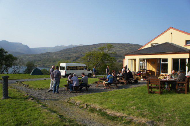 Ótima opção para quem quer visitar o Parque Nacional de Connemara. Crédito: hostelworld.com