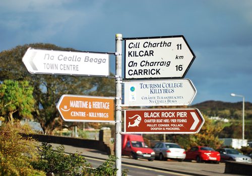 Visite vilas e cidades irlandesas onde o gaélico é a língua oficial