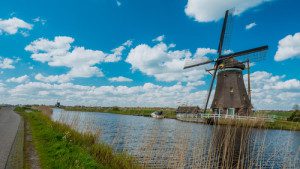 Já pensou em visitar os belos moinhos de vento na Holanda?