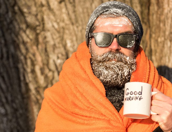 Se protegendo do frio no inverno da Irlanda