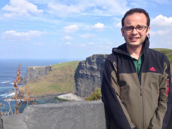 Flávio Batista, 34 anos no Cliffs of Moher. Créditos: Arquivo pessoal.