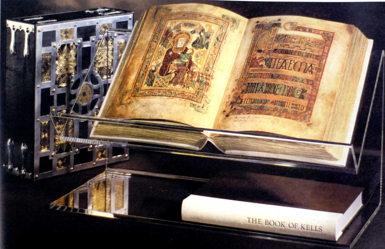Conheça o Book of Kells, o livro mais antigo da Irlanda edublin