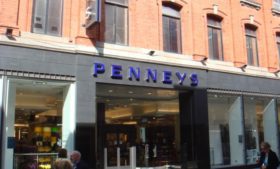 Penneys procura funcionários temporários para o Natal