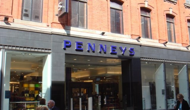 Penneys procura funcionários temporários para o Natal