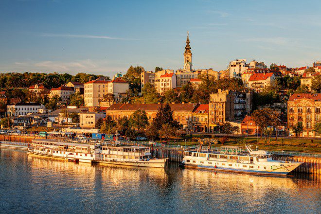 Panorama da cidade de Belgrado com o rio Sava. Créditos: shutterstock.