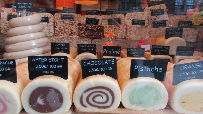 Chocolates, marzipan e pralines são iguarias de Bruges. Foto: Elizabeth Gonçalves