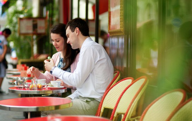 Que tal um lanchinho grátis em Paris. Créditos: Shuterstock.