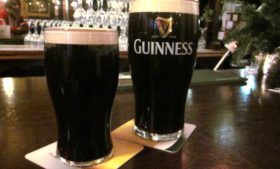 Que tal tomar uma Guinness grátis?