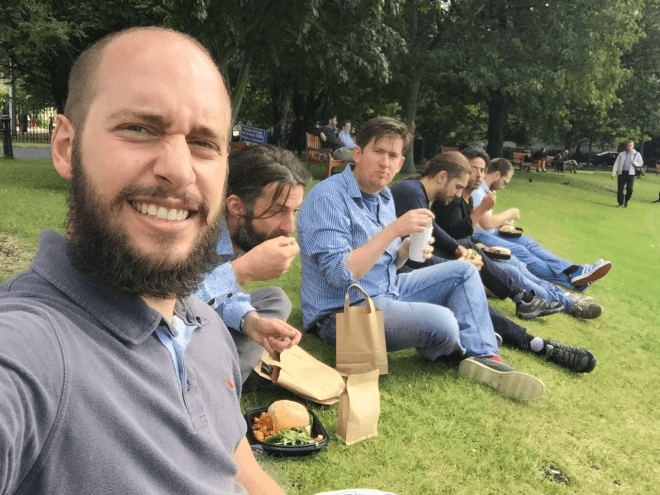 Almoço no meio do Trinity College. Pq? Pq é verão e cada minuto de sol tem que ser aproveitado! Créditos: Acervo João Paulo.