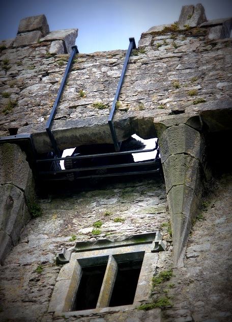 A famosa Blarney Stone, para beija-la você precisará ficar de ponta cabeça! Foto: Ávany França