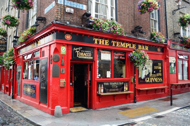 A maioria dos pubs na Irlanda não cobra entrada. Crédito: pljvv1/Depositphotos