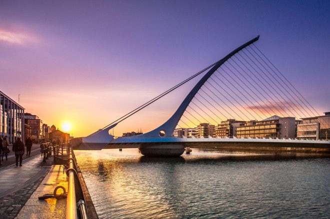 Ponte Samuel Beckett, em Dublin, um dos pontos turísticos da cidade. Crédito: Altezza | Dreamstime.com