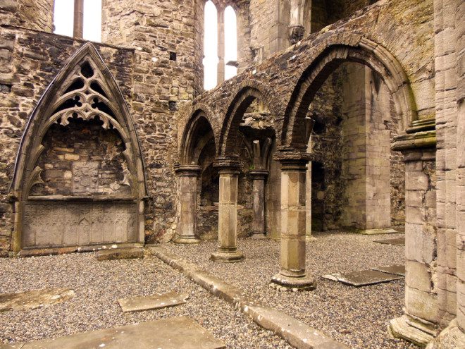 Sligo Abbey continua parcialmente preservada depois de um incêndio. Crédito: Louise Roach | Dreamstime.com