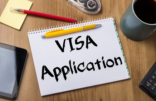 Ação de oportunistas dificultam agendamento on-line para vistos na Irlanda