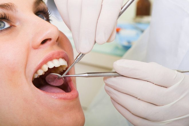 Quanto custa uma ida ao dentista na Irlanda. © Hongqi Zhang (aka Michael Zhang) | Dreamstime.com