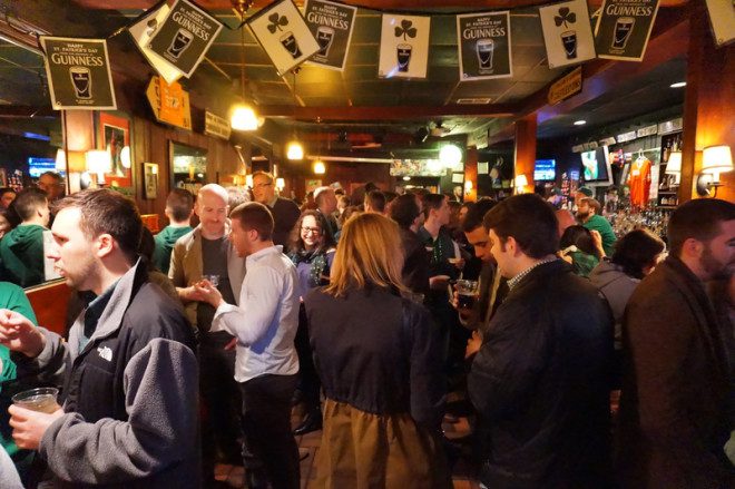 Ano Novo de irlandês também é no pub, mas prepare-se, eles vão estar lotados. © Richard Gunion | Dreamstime.com