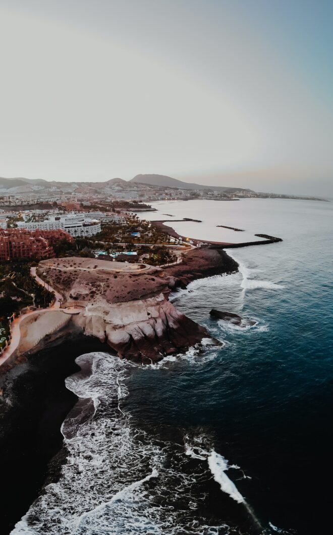 Praia em Tenerife, capital das Ilhas Canárias