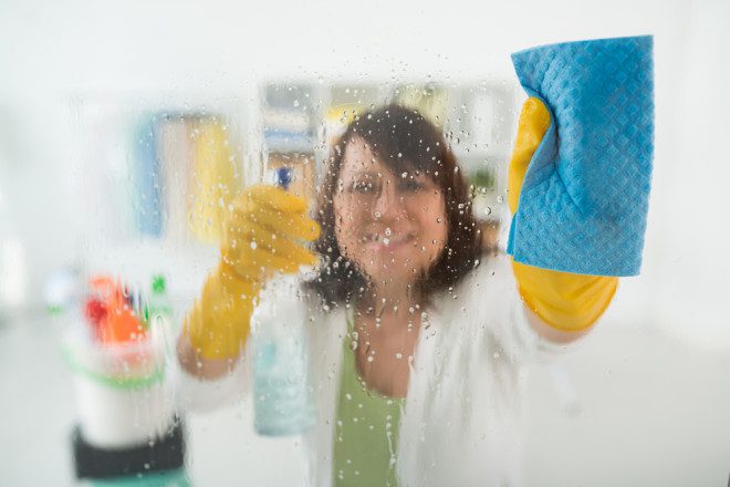 Agilidade e flexibilidade são alguns aspectos do trabalho de cleaner. Crédito Shutterstock