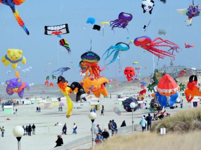 O céu na praia de Clontarf vai ficar mais colorido. Reprodução: Event