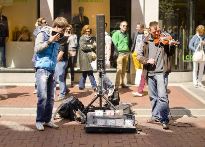 Buskers na Grafton Street. Foto: Bred2k8 | Dreamstime