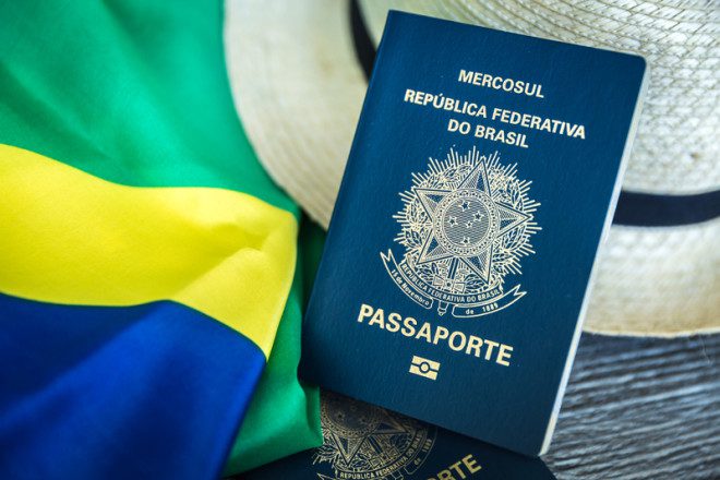 Viajantes, brasileiros e sem passaporte. Pelo menos até segunda ordem. Crédito: © Filipe Frazão Dreamstime