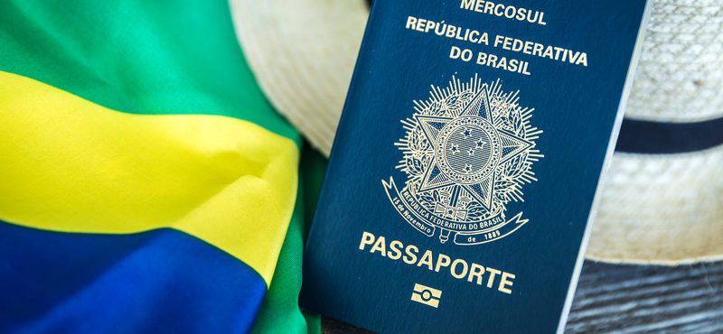 Emissão de passaporte brasileiro é suspensa no Brasil
