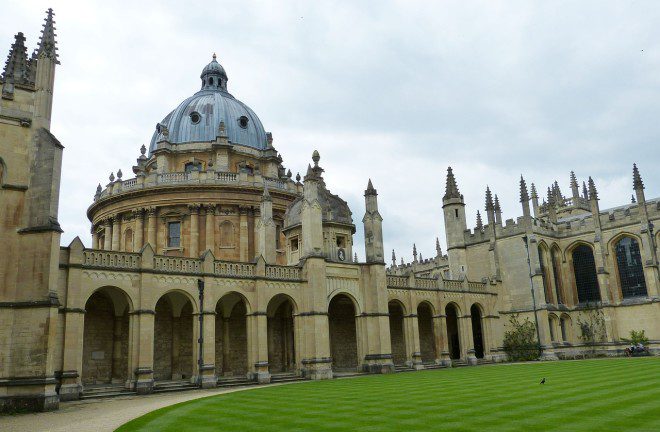 Oxford oferece bolsas de estudos para brasileiros. Crédito Pixabay