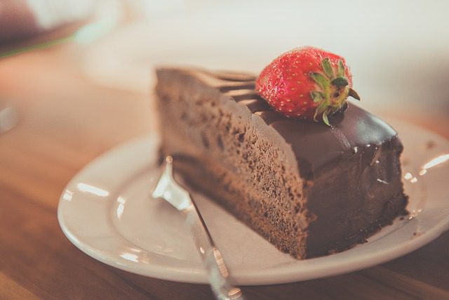 Que tal um bolo de chocolate com Guinness na receita? Foto: Pixabay