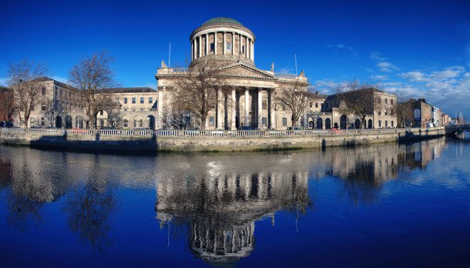 Outros cartões postais da cidade também estão às margens do Rio Liffey. © Madrugadaverde | Dreamstime.com