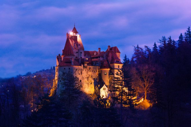 Castelo de Bran é um dos principais pontos turísticos da Romênia. Foto: Serrnovik | Dreamstime