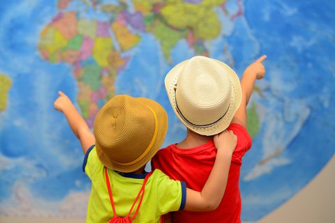 Explorando o mundo com os filhos Crédito: Inna Zhukova|Dreamstime