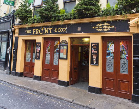Front Door Pub Galway_© Adrea _ Dreamstime