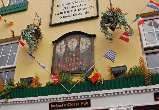 Você sabia que o pub mais antigo da Europa fica na Irlanda?