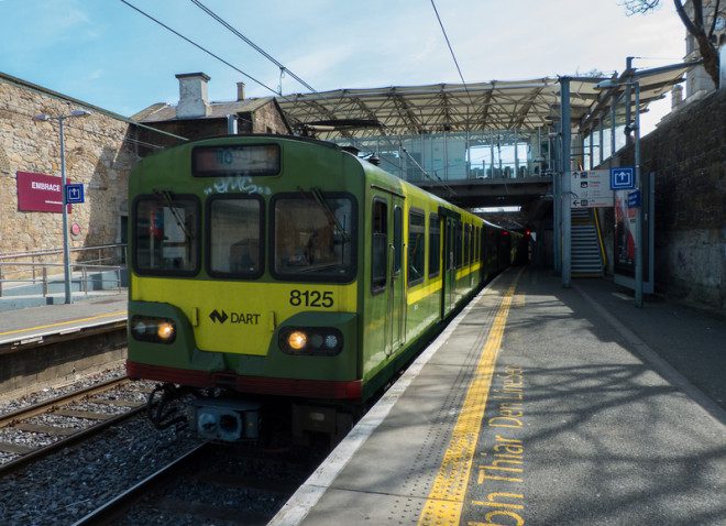 Trens do Dart também funcionam na noite de Réveillon atendendo algumas estações. Foto: Michael Harper | Dreamstime 