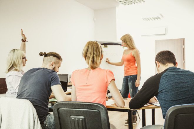 Estudantes acabam encontrando afinidades na sala de aula por conta do mesmo objetivo de aprender inglÊs Foto: Voyagerix/Dreamstime