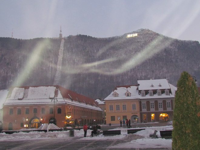 Brasov é destino imperdível para se visitar na Transilvânia. Foto: Elizabeth Gonçalves