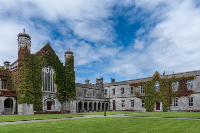 NUI em Galway é uma universidade com avaliação cinco estrelas. Crédito: © Klodien _Dreamstime