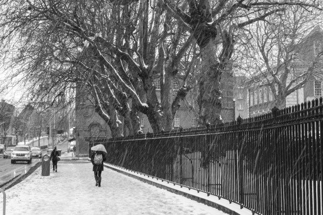 Tempestade deixou Dublin coberta de neve na manhã desta quarta-feira. Foto: Fábio Gibelli