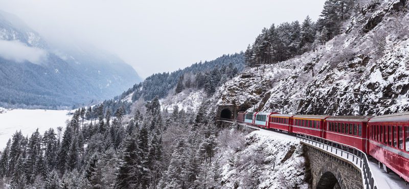 Viaje pelos Alpes Suíços a bordo do trem Glacier Express