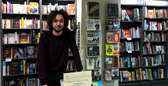 Rodrigo Ferreira há quatro anos em Dublin compartilha sua paixão pela leitura. Arquivo Pessoal