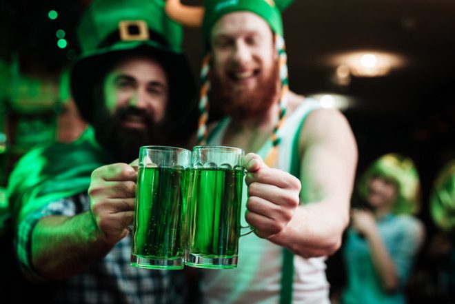 Para celebrar o Saint Patrick's Day use algo verde e brinde muito. Foto: Vadimgozhda | Dreamstime