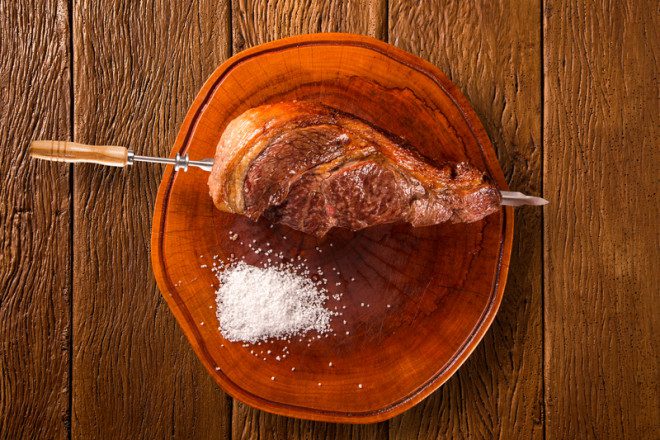 Churrasco é marca registrada dos brasileiros e não pode faltar no cardápio de Dublin. Foto: Paulo Vilela/Dreamstime 