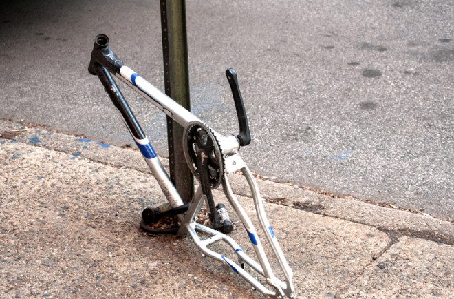 Imagens como esta podem ser vistas diariamente pelas ruas de Dublin: criminosos roubam peças de bicicleta para vender. Foto: Aleksandar Varbenov/Dreamstime